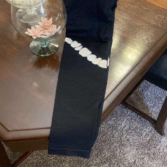 💖PINK Victoria’s Secret leggings size small black and white tie-dye Brand new - Picture 7 of 10